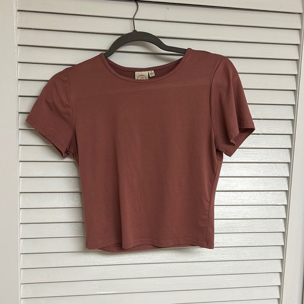 Live the Moment, Size S, Mauve crop T. Super soft material.